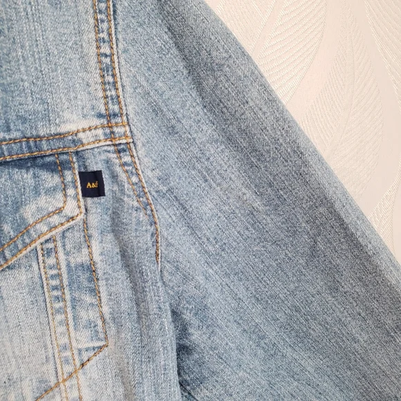 A&F Lightwash Denim Jean Jacket - Picture 6 of 9